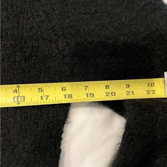 Zara Sweater Slightly Cropped - Picture 3 of 4